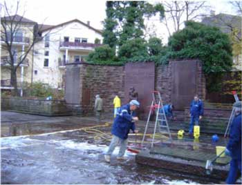 Reinigungsarbeiten am Ehrenmal Holzminden!